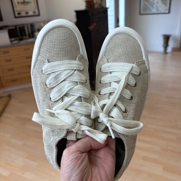 Cute Roxy Sneakers 8.5 Cream Color - Picture 1 of 8